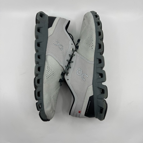 On Running Athletic Shoes in Gray and Dark Green Used - Picture 11 of 11